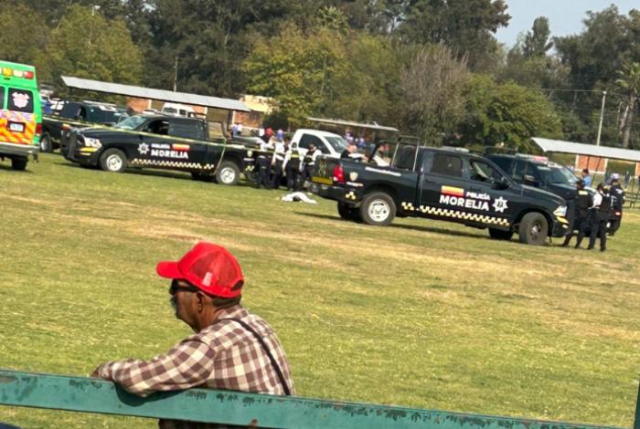 Hombre de 64 años muere tras sufrir infarto mientras jugaba fútbol en Morelia