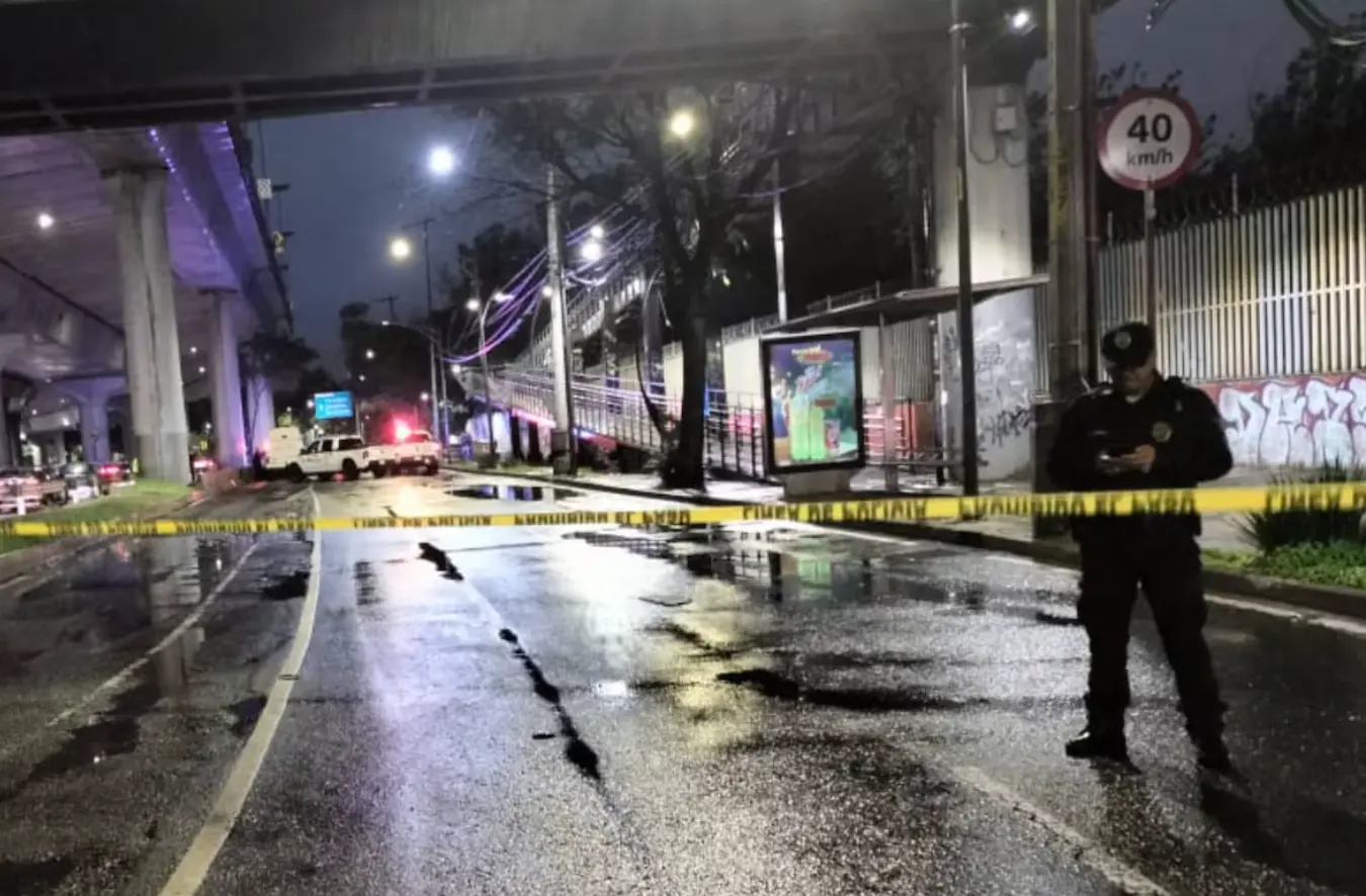 Hombre de nacionalidad extranjera es asesinado dentro de una camioneta en CDMX