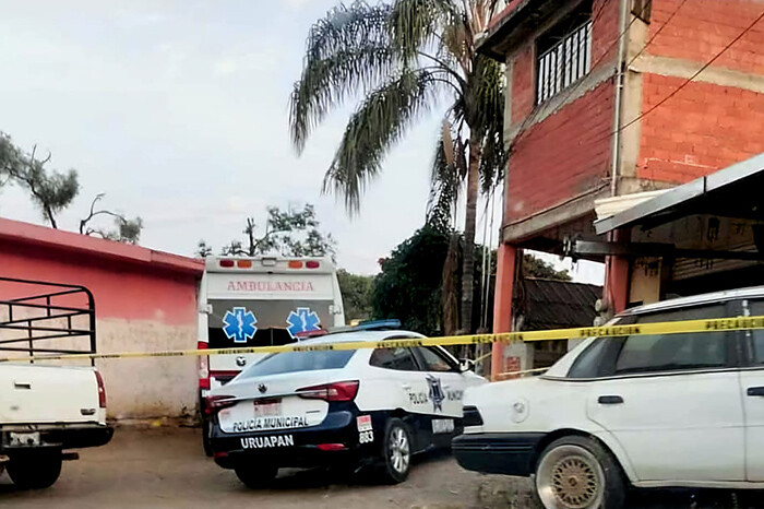 Hombre es baleado en comunidad de Uruapan y muere en el camino a un hospital