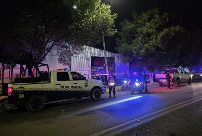 Hombre herido de 5 balazos, en la avenida Juárez de Zamora