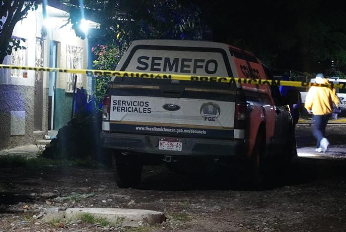 Hombre muere acribillado frente a su domicilio en la colonia Los Sabinos, en Jacona