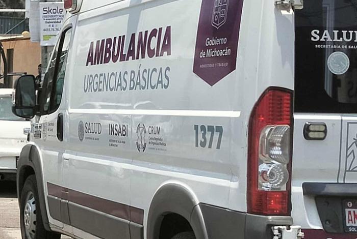 Hombre sufre descarga eléctrica en Morelia al intentar colocar una lona en su casa