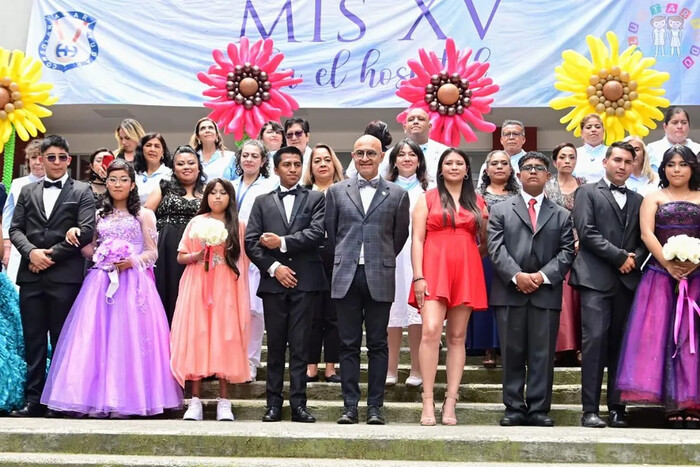 Hospital Infantil de México celebra a pacientes de Cáncer que cumplen 15 años