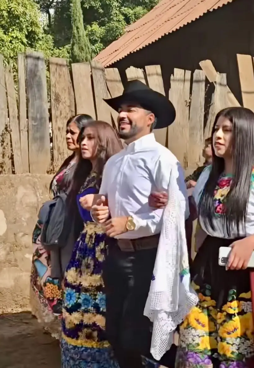 Humberto Jiménez Solís refrenda su compromiso con las tradiciones de La Tinaja y apoyo a la comunidad