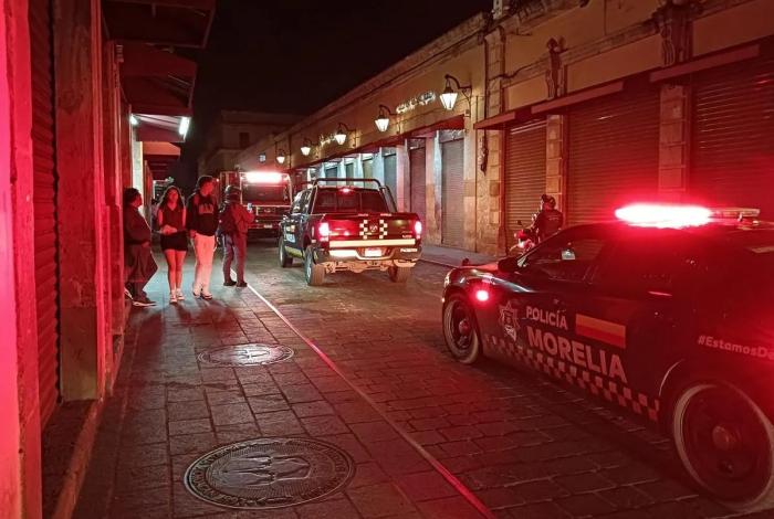 Humo al interior de la Plaza de la Tecnología moviliza a policías y bomberos de Morelia