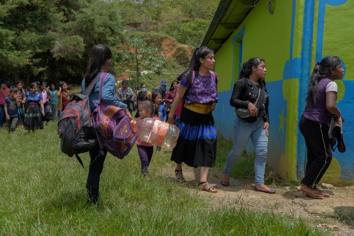 Huyen habitantes de comunidades en Chiapas para evitar reclutamiento forzoso