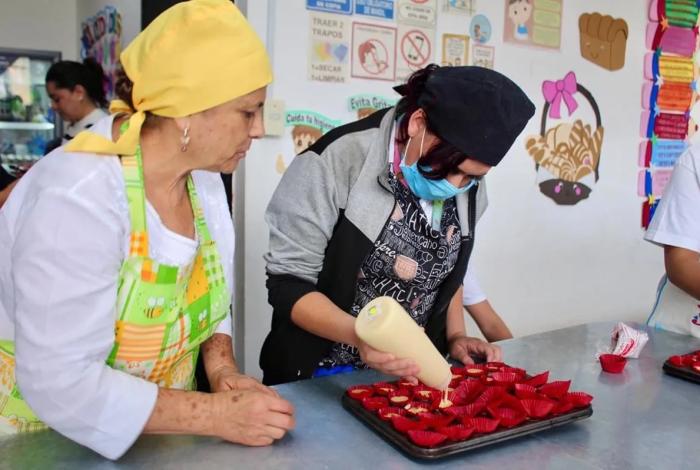 Icatmi extiende oferta educativa gratuita a mujeres con cáncer en todos sus planteles