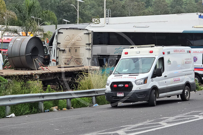 Identifican a chofer y pasajera muertos tras choque de autobús en la Pátzcuaro-Cuitzeo; también a 10 de 11 lesionados