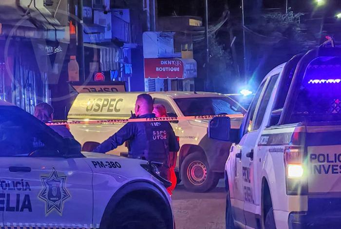Identifican a hombre asesinado en avenida San Juanito Itzícuaro, Morelia; su esposa quedó herida
