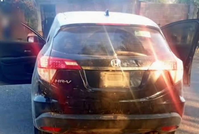Identifican a los dos hombres y una mujer abandonados en camioneta en Erongarícuaro