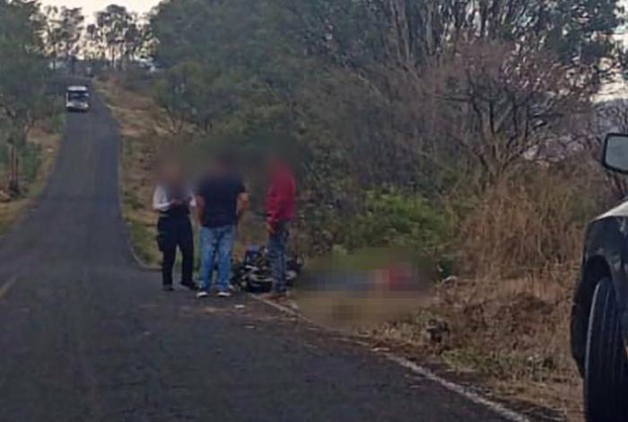 Identifican al motociclista muerto en accidente en la carretera Morelia-Chiquimitío