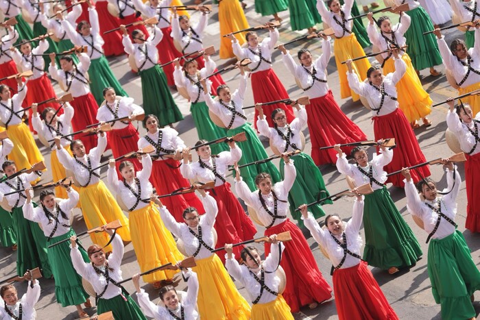 #Imágenes | Asiste Bedolla al desfile por el 114 Aniversario del Inicio de la Revolución Mexicana