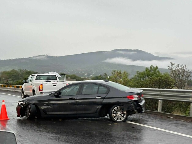 #Imágenes | Auto lujoso choca en la Morelia-Pátzcuaro 