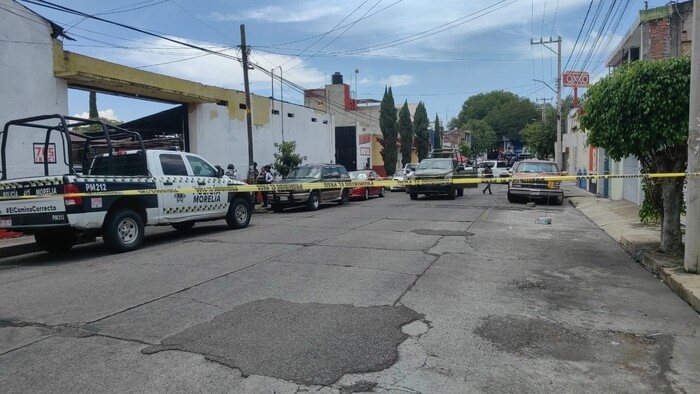 #Imágenes | Padre e hijo son baleados en taller cerca de la plaza de toros Monumental de Morelia