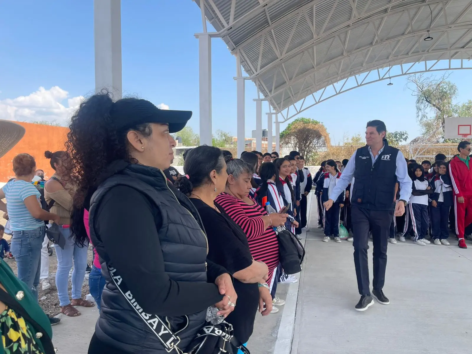 Inaugura Alfonso Martínez techumbre y cancha en la Telesecundaria “Tomás Rico Cano”