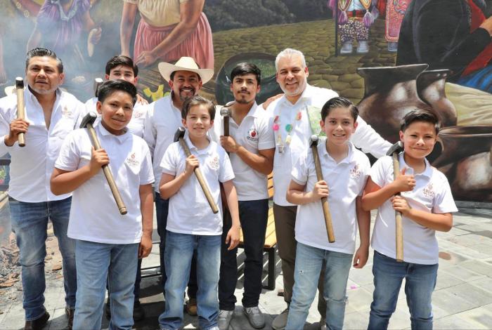 Inaugura Bedolla Centro Artesanal y Cultural Plaza de la Ranita