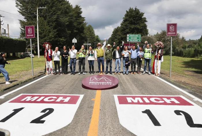 Inaugura Bedolla rehabilitación carretera para comunidades con autogobierno en la Meseta Purépecha
