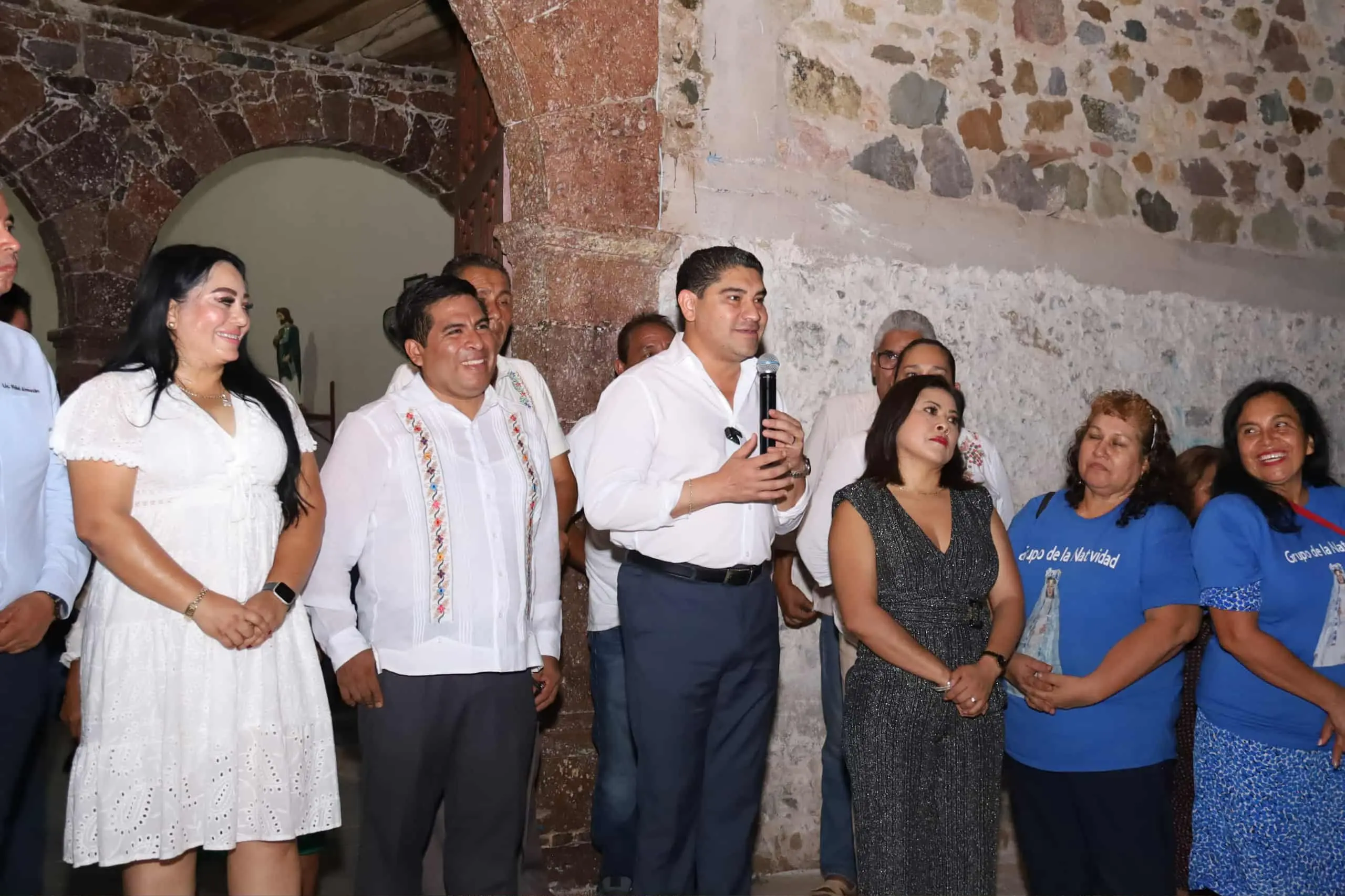 Inaugura el alcalde Varona remodelación del atrio de la iglesia de Purechucho