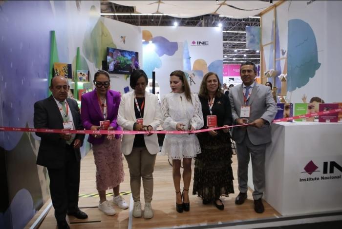 Inaugura INE stand en la 39 Feria Internacional del Libro de Guadalajara 2025
