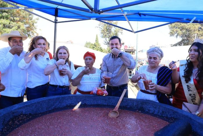 Inaugura Yankel Benítez 10a Feria del Molcajete de San Nicolás Obispo