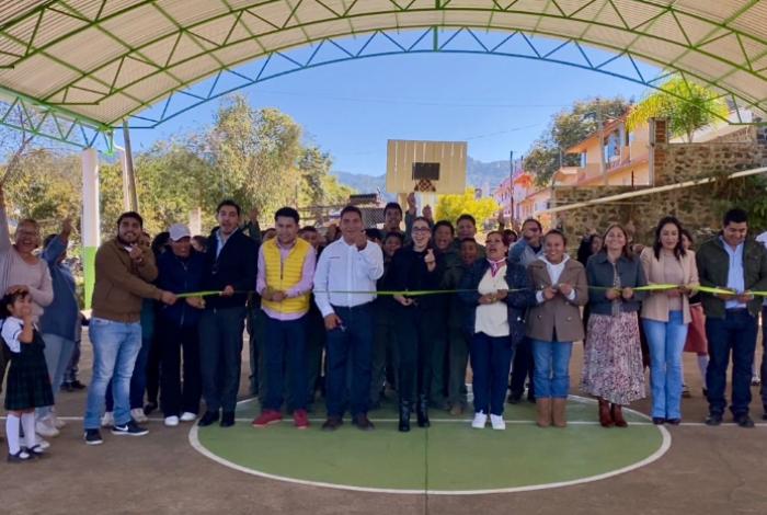 Inaugura Yohana Mendoza techumbre en Telesecundaria De Las Puentes; Crece la infraestructura educativa en Ario