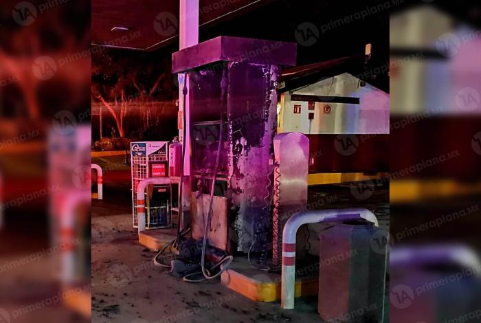Inc3dian bomba de gasolinera y bal3an OXXO, en la Morelia-Cuitzeo