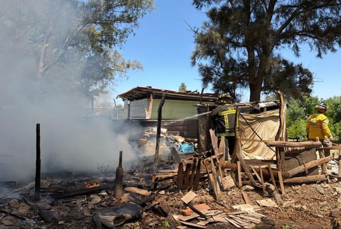 Incendio consume humilde vivienda cerca de la colonia Adolfo López Mateos