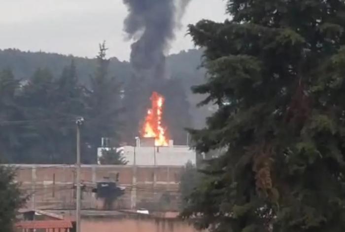 Incendio consume parte de La Casa del Artesano, en Santa Clara del Cobre