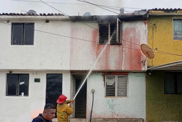 Incendio consume vivienda en Apatzingán, solo daños materiales