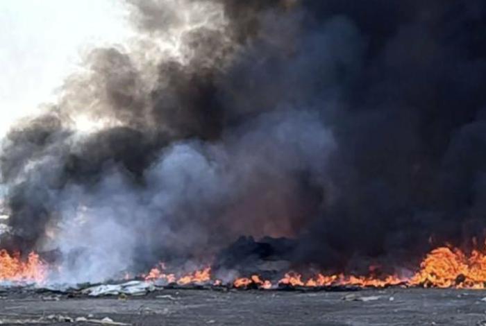 Incendio de basura y llantas en Erandeni III moviliza a los bomberos de Tarímbaro