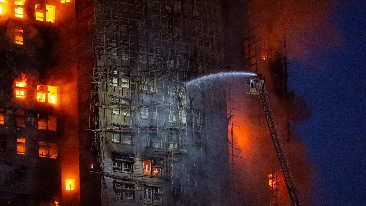 incendio masivo de edificios en Hong Kong, hay 13 muertos