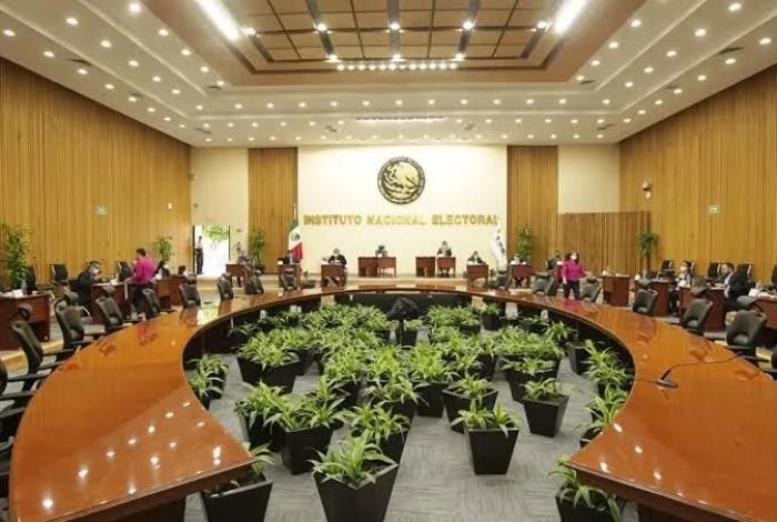 INE realiza receso para revisar elecciones judiciales