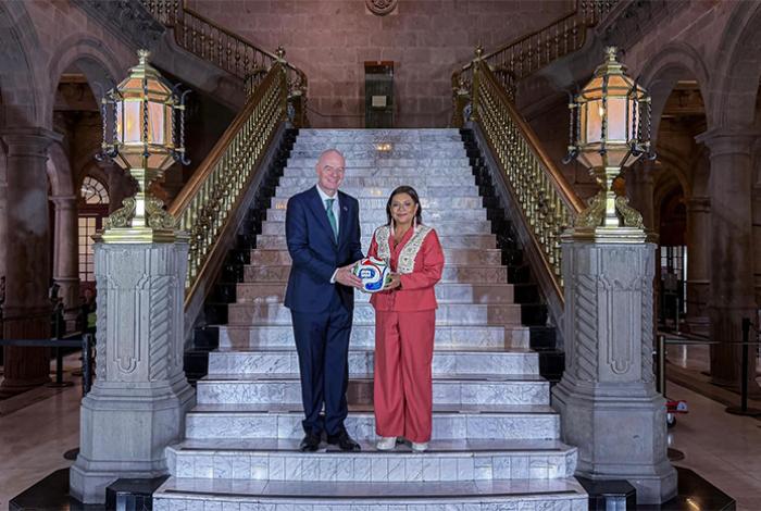 Infantino revisa con autoridades de Ciudad de México cómo van los preparativos del Mundial