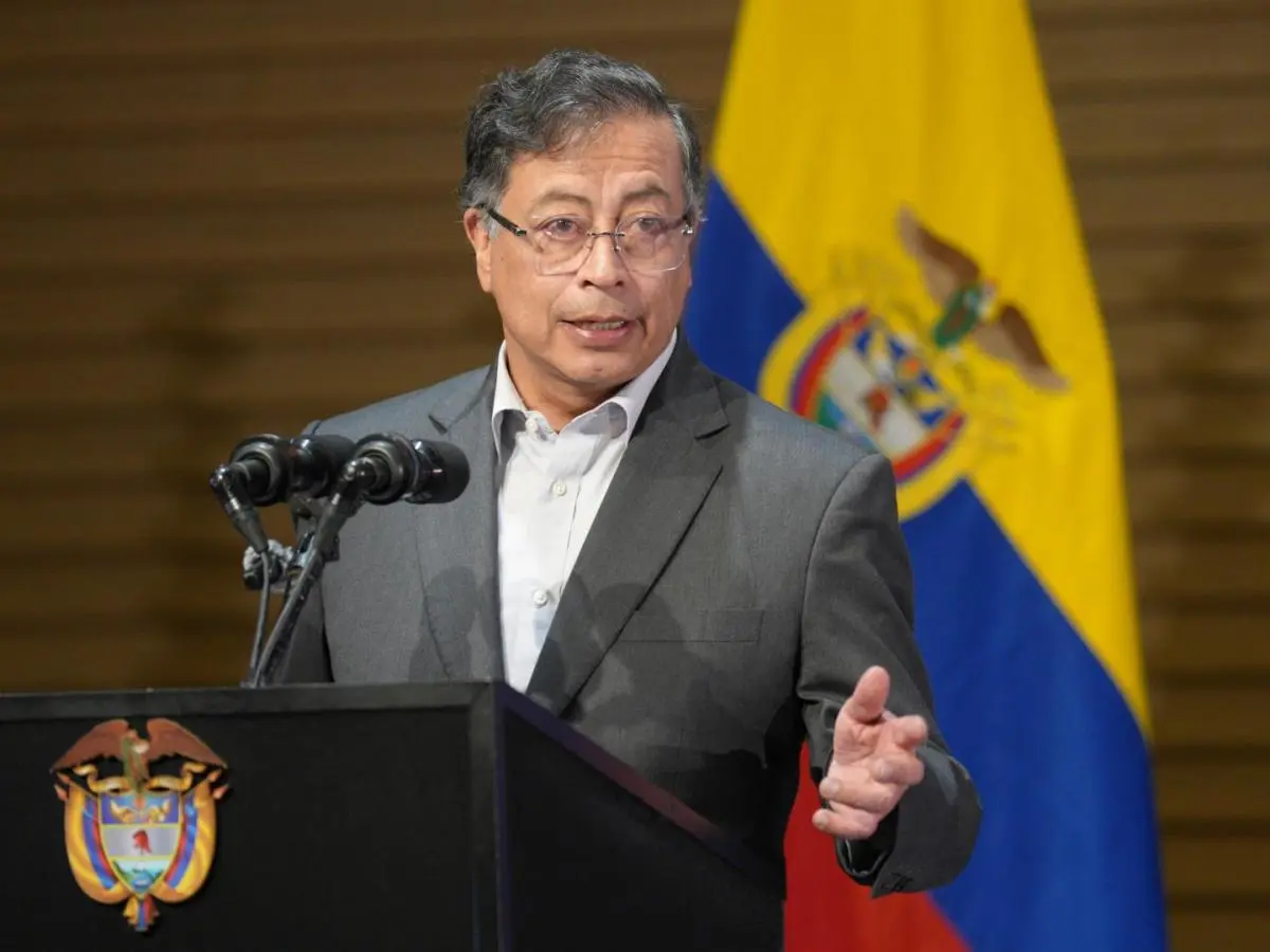 Informa Gustavo Petro que el TLC que tiene su país con EU, se encuentra suspendido