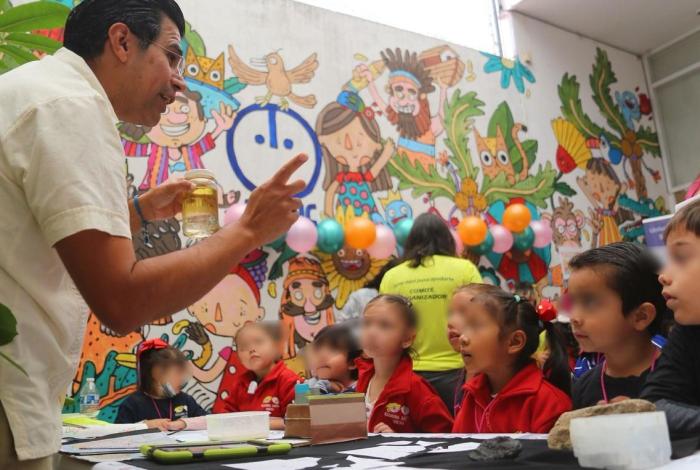 Instala AMANC Michoacán Extensión de Tianguis de la Ciencia de la UMSNH