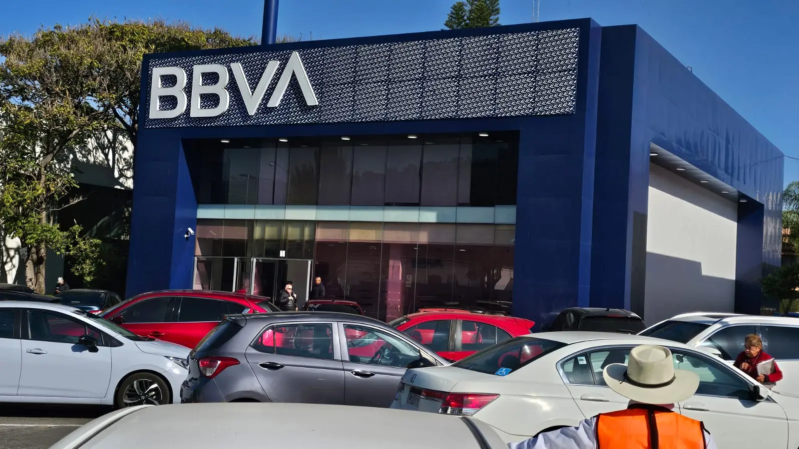 Instituciones bancarias retoman operaciones en Michoacán