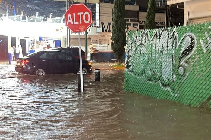 Intensa lluvia deja severos encharcamientos en Morelia