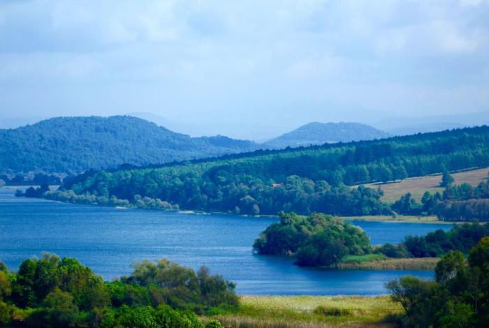 Intromisión de lanchas turísticas merma la pesca en Zirahuén