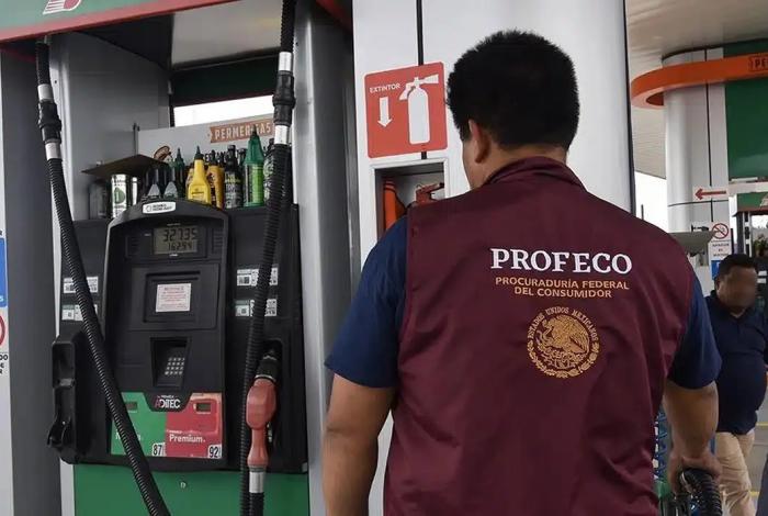 Investigan a personal de gasolinera por supuestamente vender litros incompletos en Pátzcuaro
