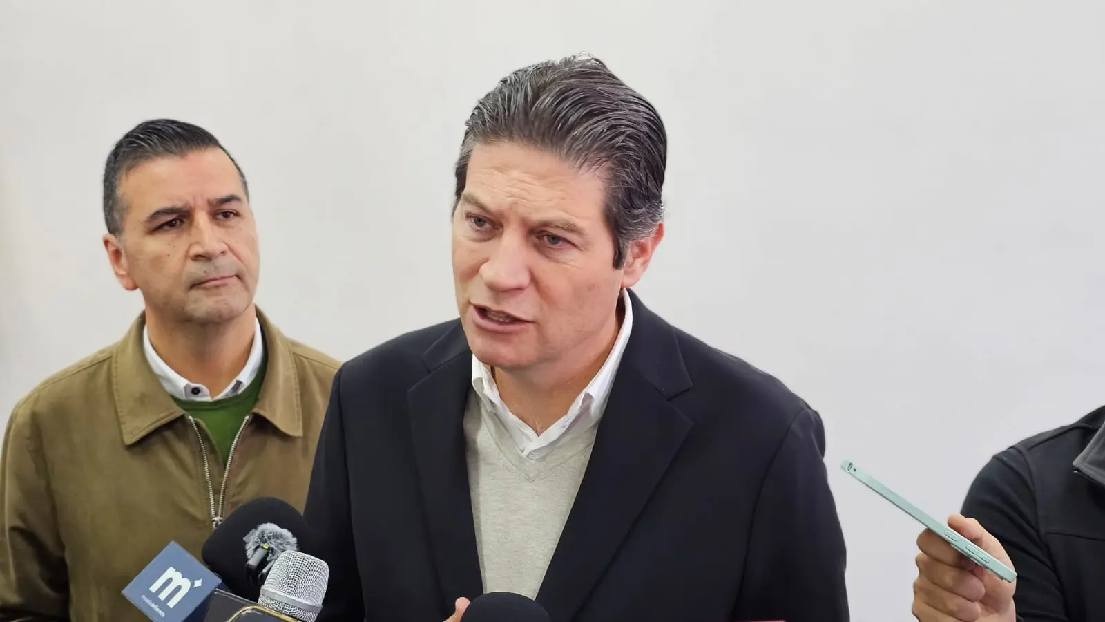 Invita Alfonso Martínez a comerciantes, a vender otra mercancía y no pirotecnia