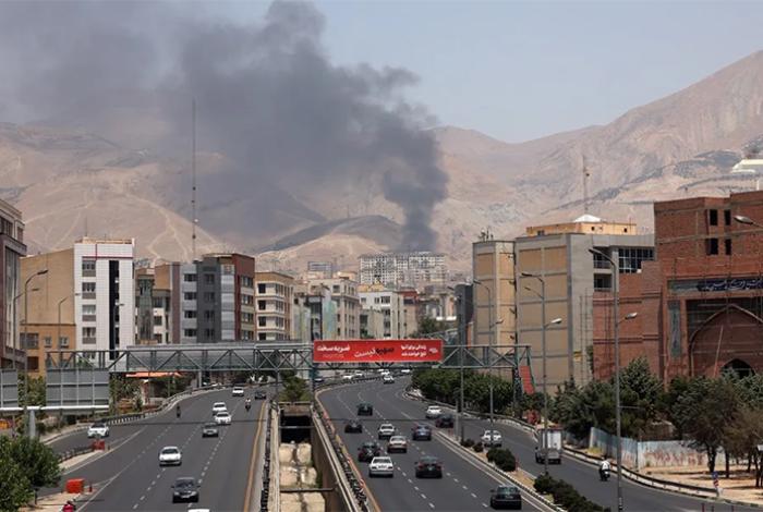 Irán ataca bases militares de EUA en Oriente Medio, en represalia por bombardeos que han dejado decenas de muertos