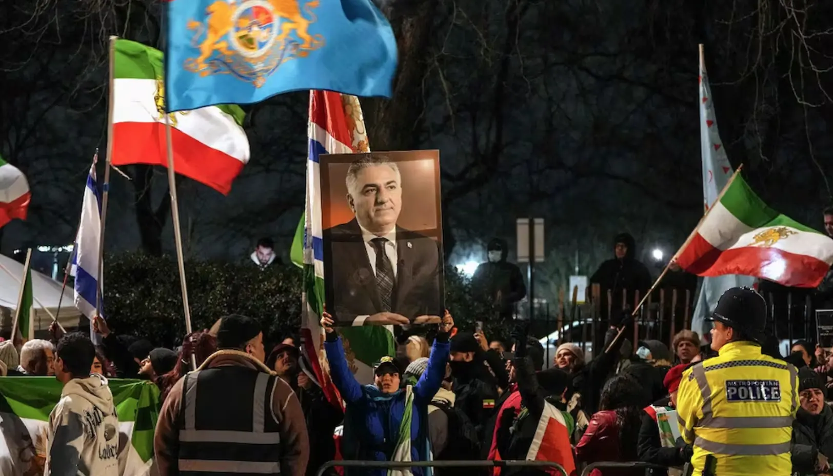 Irán en represión deja saldo mortal y creciente tensión interna y externa