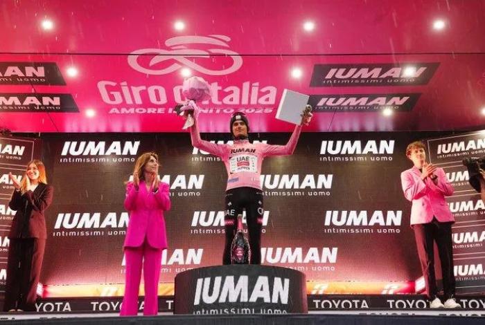 Isaac Del Toro conserva la “maglia rosa” en el Giro de Italia