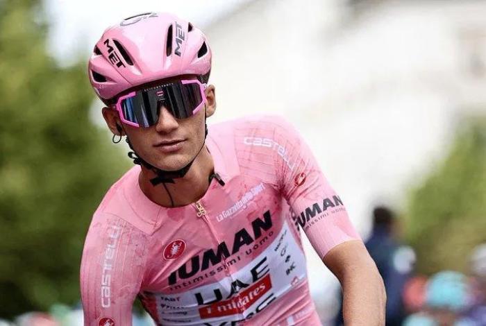 Isaac del Toro, lo volvió a hacer y sigue de líder en el Giro de Italia