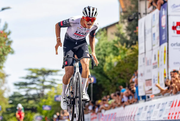 Isaac del Toro triunfa en el Giro della Toscana