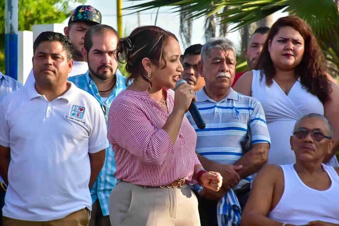 Itzé Camacho da Banderazo de Inicio a la Remodelación de la Plaza Pública de Playa Azul