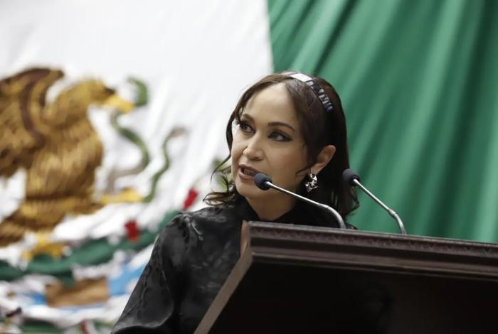 Itzé Camacho presenta iniciativa para fortalecer la planeación municipal en Michoacán
