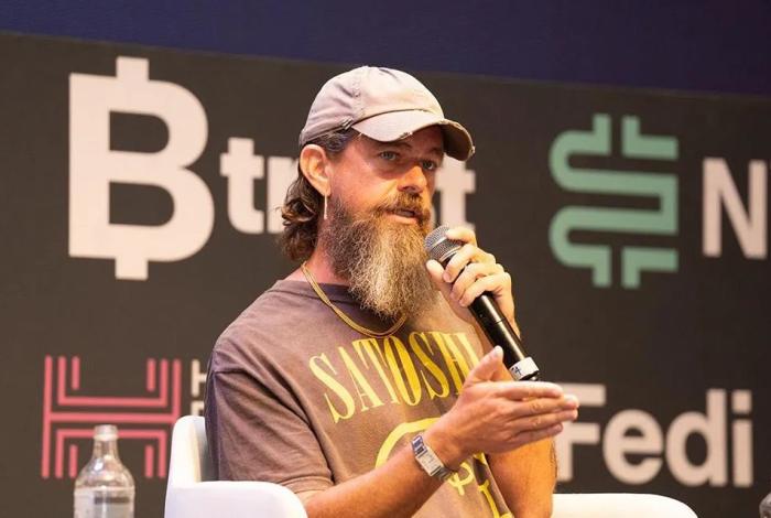 Jack Dorsey lanza Bitchat, mensajería sin internet