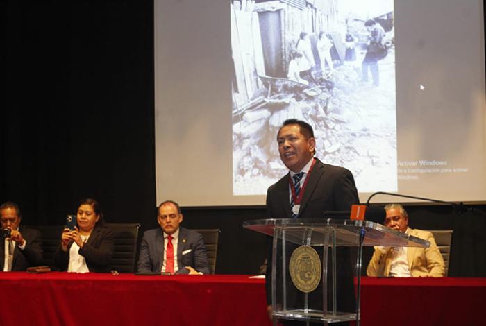 Javier Favela, de La Voz de Michoacán, recibe Presea al Mérito Periodístico