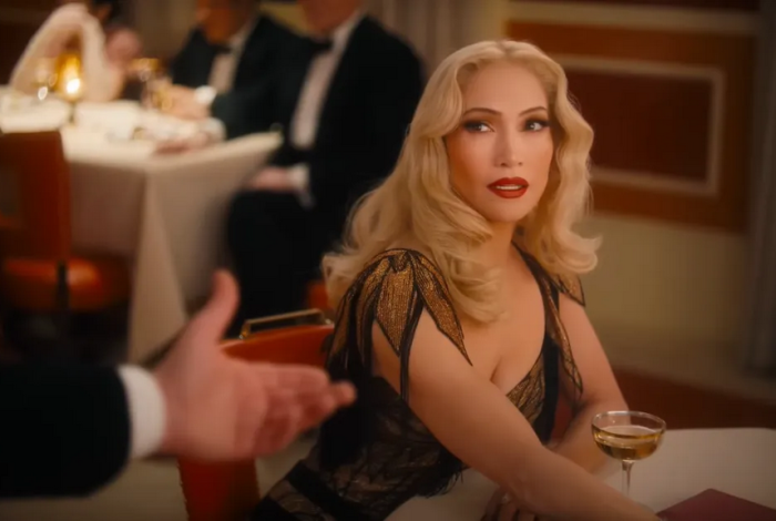 Jennifer Lopez sorprende con tráiler de “El beso de la mujer araña”